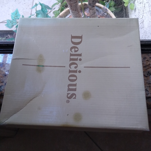 Delicious Shoes - Picture 5 of 5